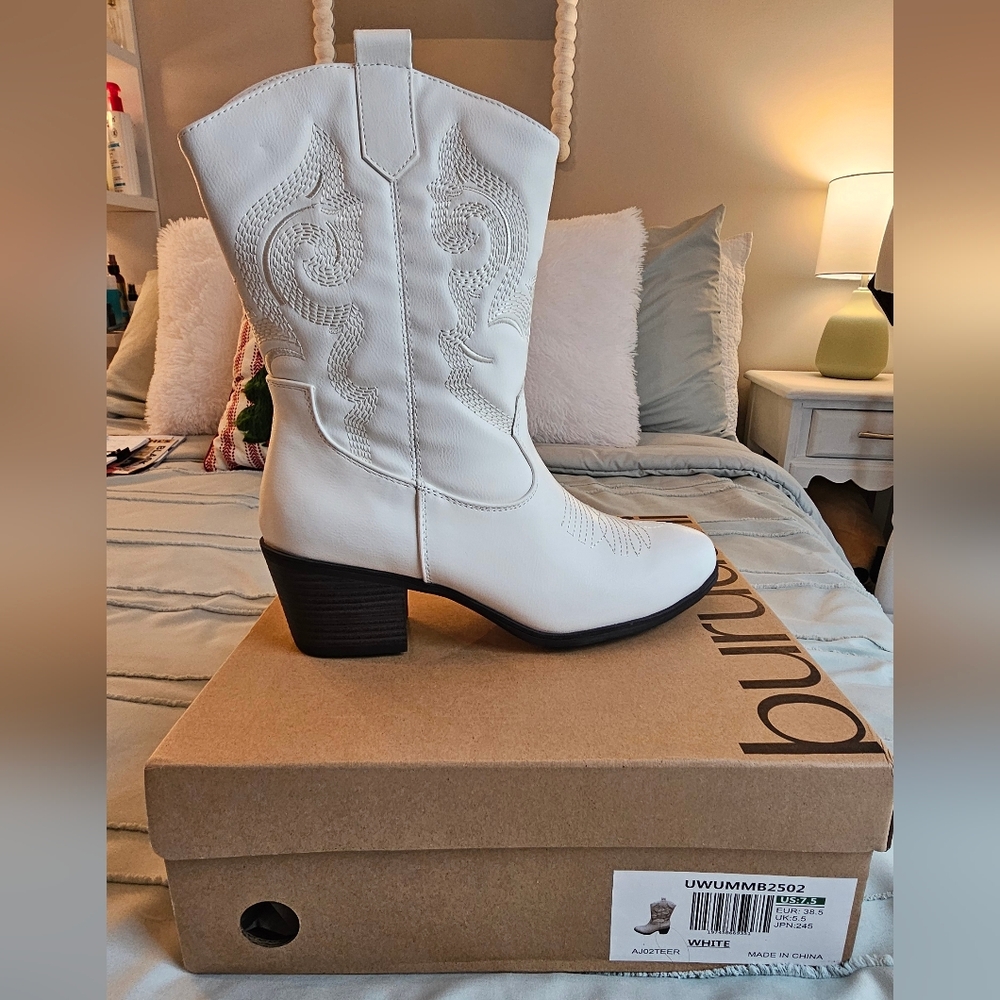 White Mid Cowgirl Boots Size 7.5